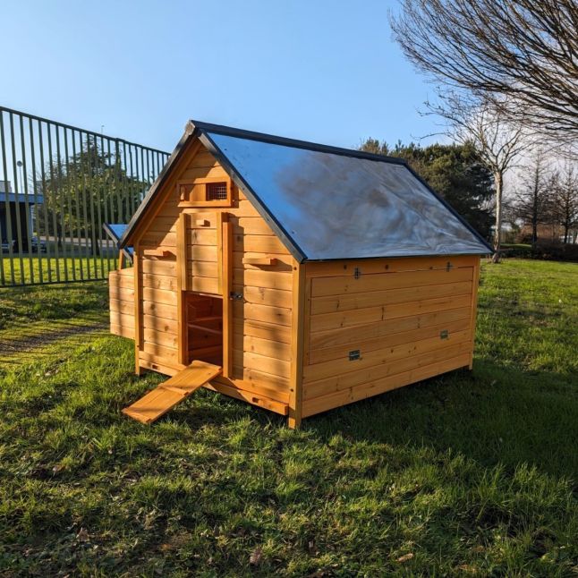 Poulailler Bassette XXL 15 à 18 poules toit tôle